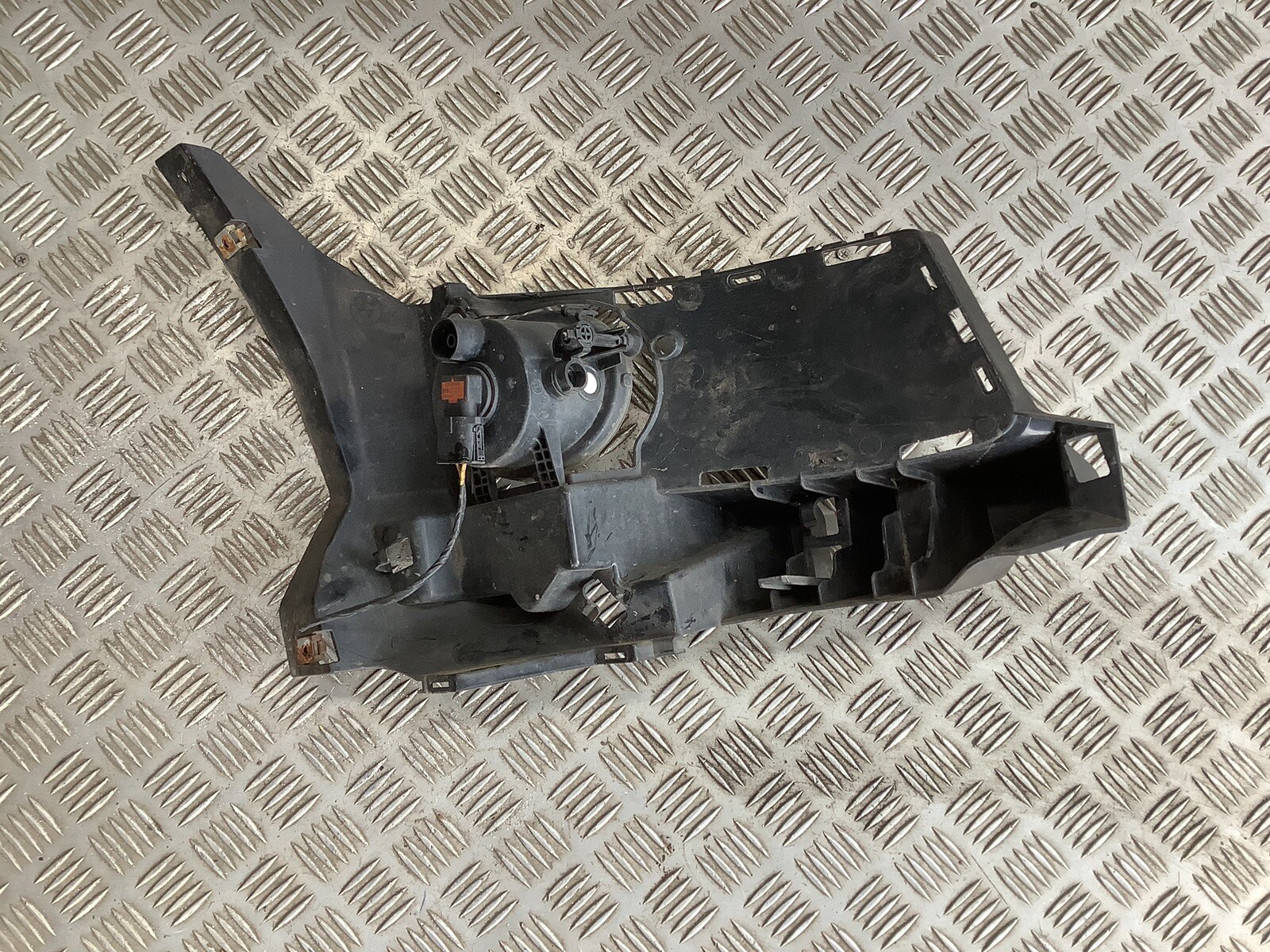 BMW 1 F20 M Bumper Front Left Plastic Halogen Carrier Holder  