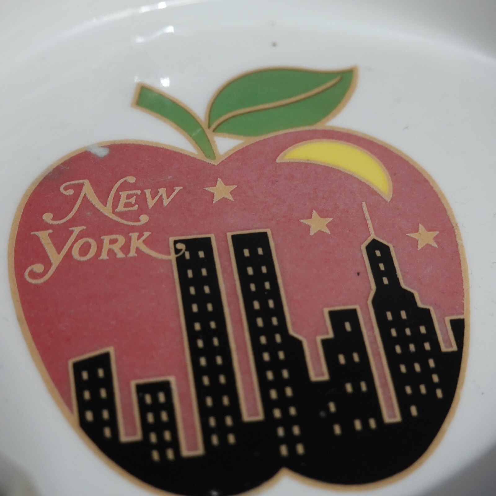 New York Big Apple City Merchandise White Ceramic Decorative Souvenir Ashtray