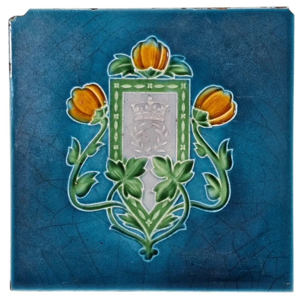 Azulejo turquesa mayólica Art Nouveau XXX Inglaterra corona y vid floral 2 azulejos Foto 2 de 4