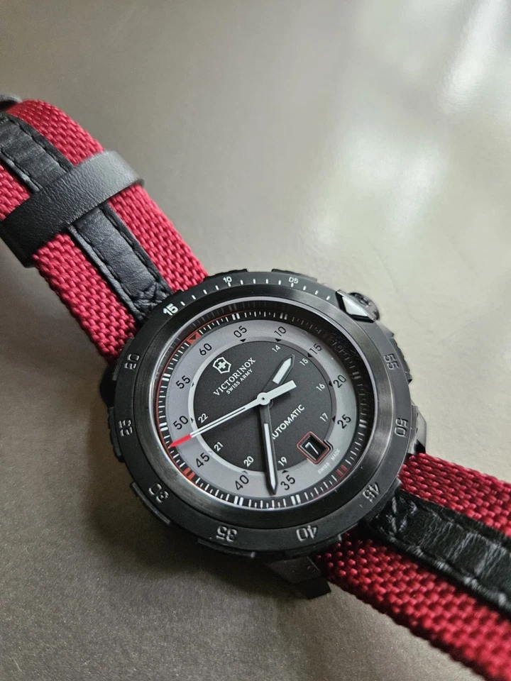 Victorinox Alpnach Black PVD; Classic Red/Black strap; Box; Excellent+Cool+Rare!