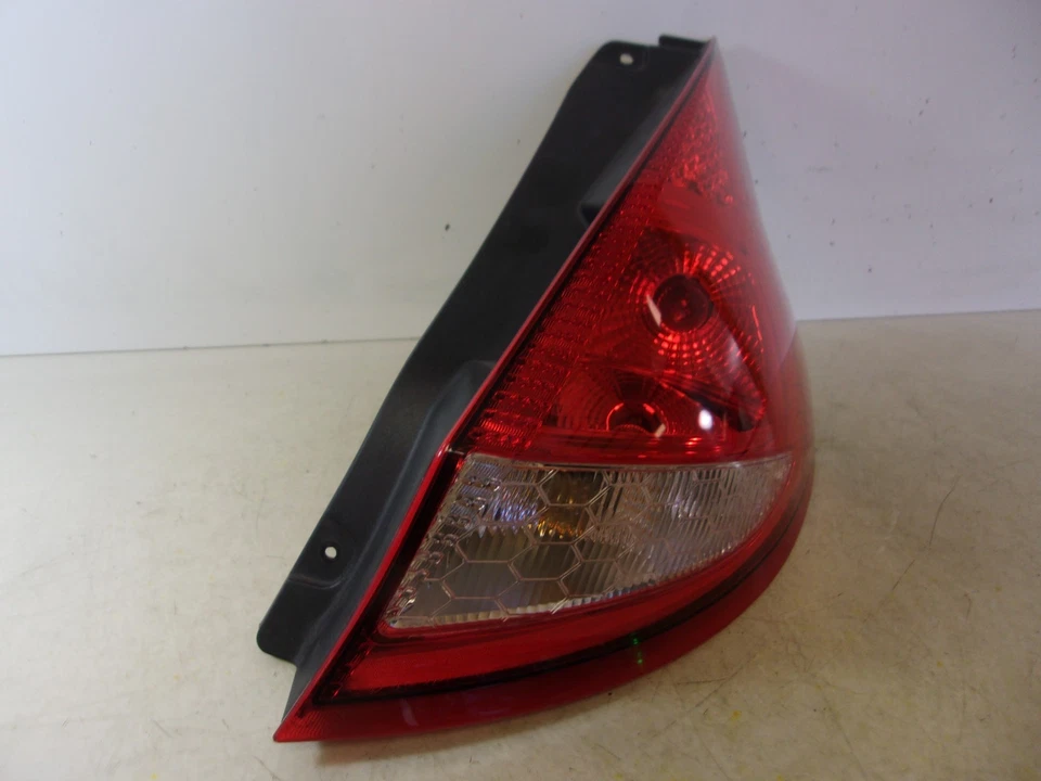 Ford Fiesta 2011 2012 2013 hatchback pasajero cuarto derecho panel luz trasera fabricante de equipos originales Foto 2 de 4