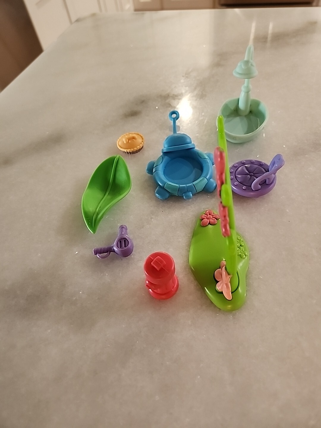 8/ LPS My Littlest Pet Shop Accessories w/Blue Turtle Pool, Chair, Shower, Pie