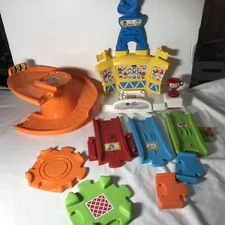 VTech Go Smart Wheels Ultimate RC Speedway  Part Winner Fan Stand + Extras