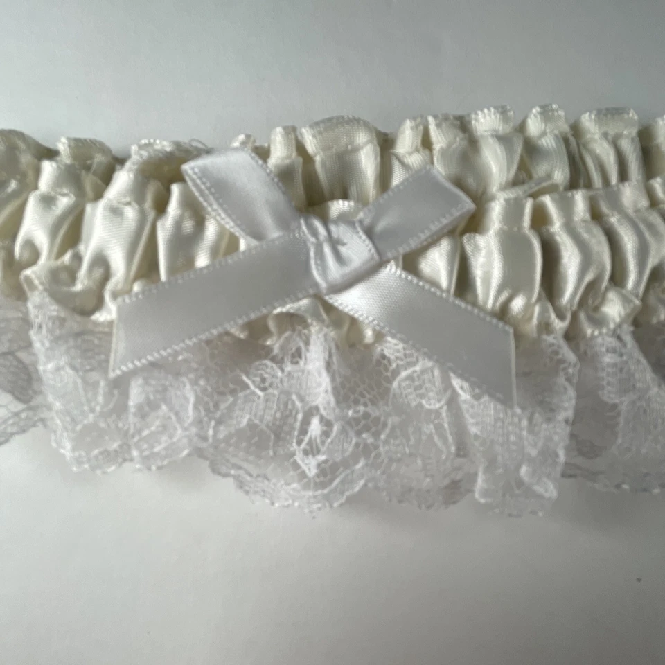 Wedding Garter Ivory Satin Bridal White Lace & Bow Hortense B Hewitt New - Imagem 4 de 4