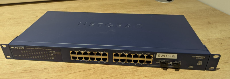 NETGEAR GS724T v3 Gigabit Switch ProSafe with Rack Brackets