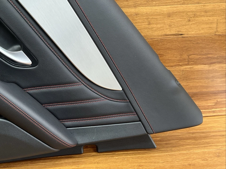 Panel de tarjetas de puerta trasera derecha Mercedes-Benz GLC43 AMG 2017-2023 OEM *NOTA* PH Foto 4 de 4