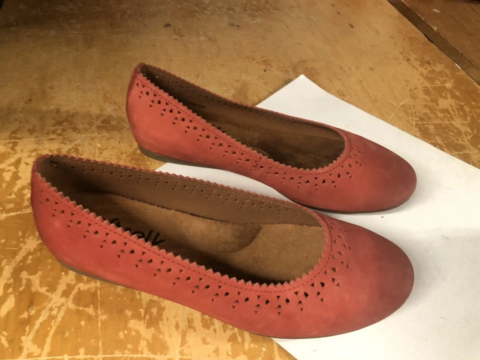 SoftWalk Rust 红色磨砂皮革 Selma 芭蕾平底鞋女式 6.5 W 一脚蹬 二手状况完好 — 第 2/4 张图片