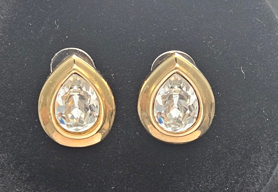 Vintage Swarovski SAL Gold Tone Teardrop Crystal Stud Earrings Pear Cut Signed