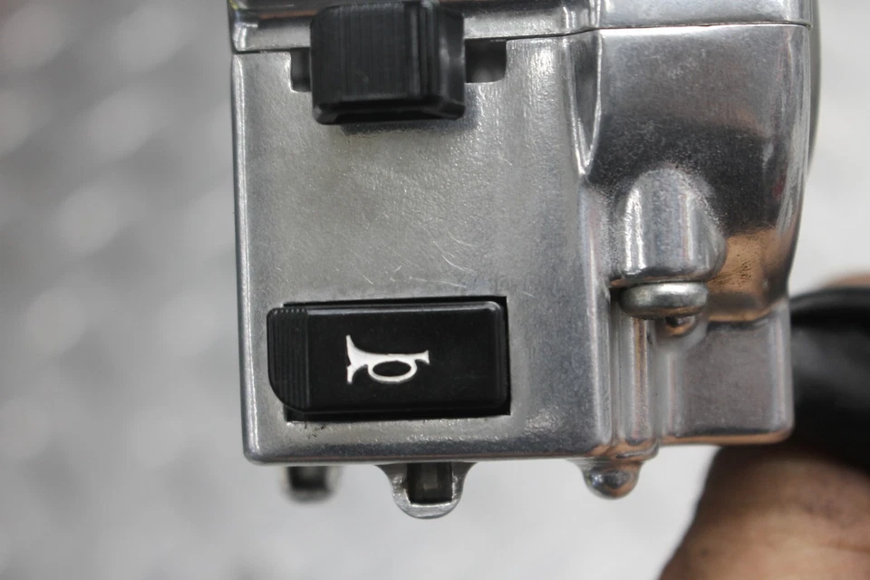 Honda Sabre 1300 VT1300CS 2010 clip izquierdo en mango bocina interruptor de señales  Foto 2 de 4