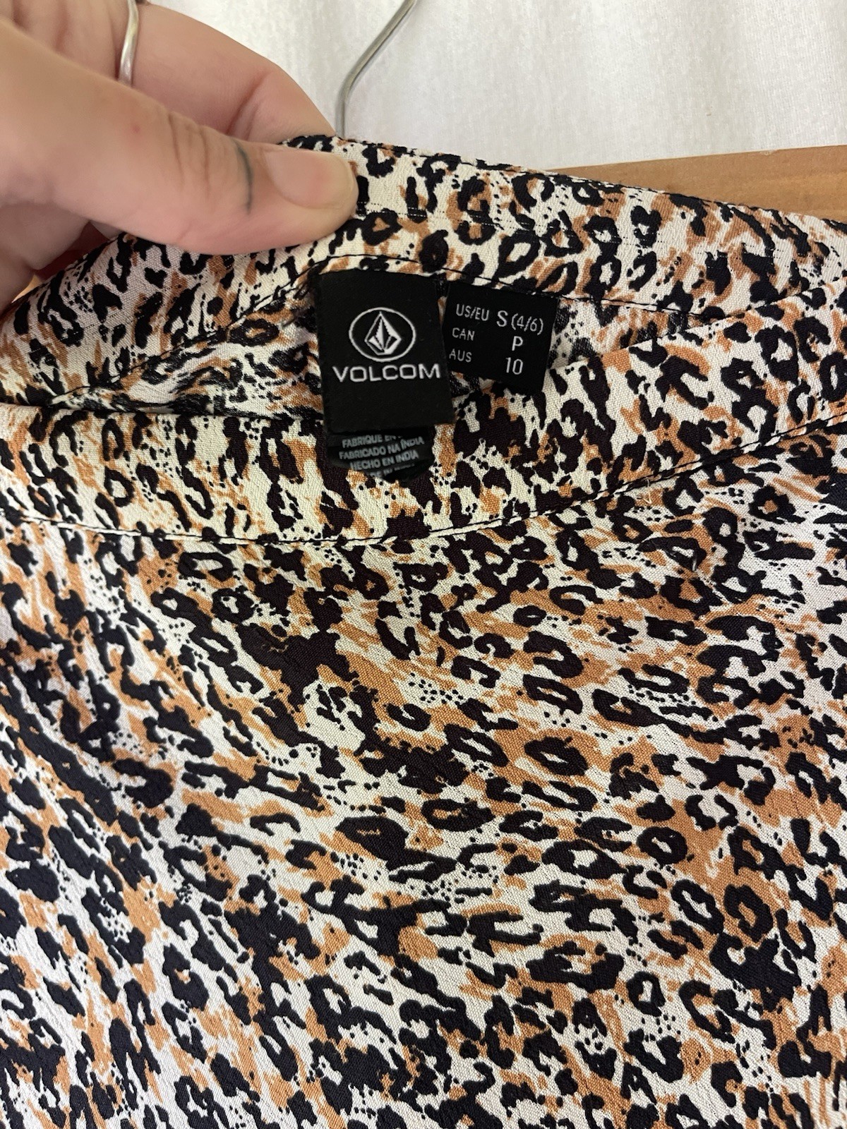 Volcom I’m a Leo Midi Skirt Size 6 image 2