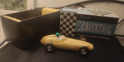 Scalextric Auto Modell, Made In France, Gelb Mit Grünen Helm