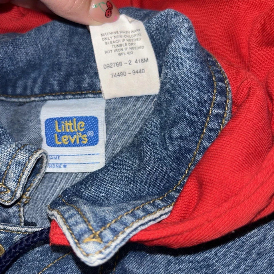 Chaqueta vaquera vintage de los 90 Little Levi’s para niños talla 6 azul lavado oscuro con capucha a presión Foto 3 de 4