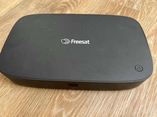 ARRIS FREESAT UHD-4x-1000 4k HD 1TB Digital TV Recorder - Picture 6 of 9
