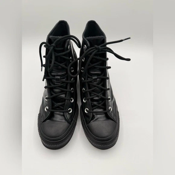 ZAPATILLAS CONVERSE PARA MUJER CHUCK TAYLOR ALL STAR CLÁSICAS DE CUERO CON CUÑA Talla 9.5 Foto 2 de 4