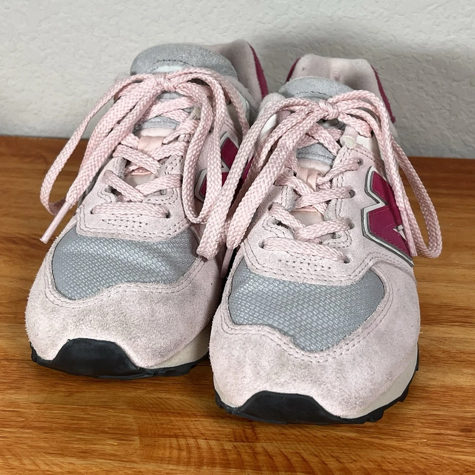 Zapatilla deportiva New Balance 574 niñas 13 V1 Konkrete Jungle con cordones rosa cristal Foto 2 de 4
