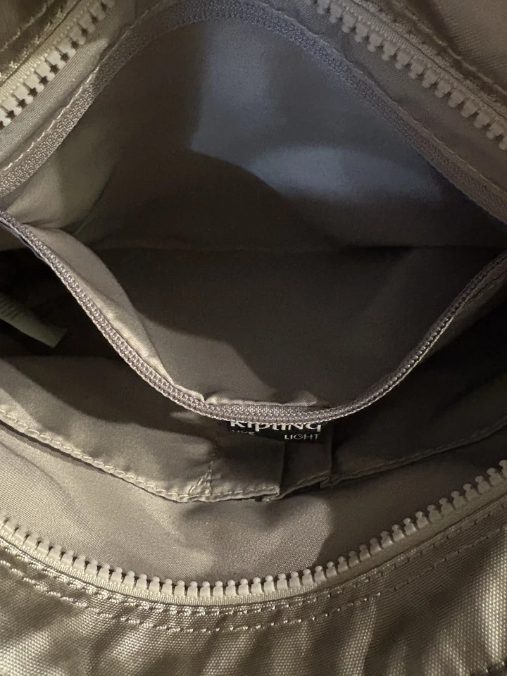 Bolso Bandolera Kipling Angie Metálico Tostado Nuevo-sin etiquetas. Foto 4 de 4