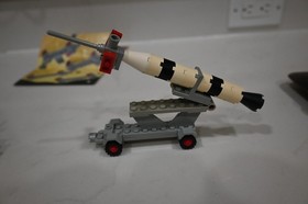 Vintage Classic Space Lego 462 Mobile Rocket Launcher