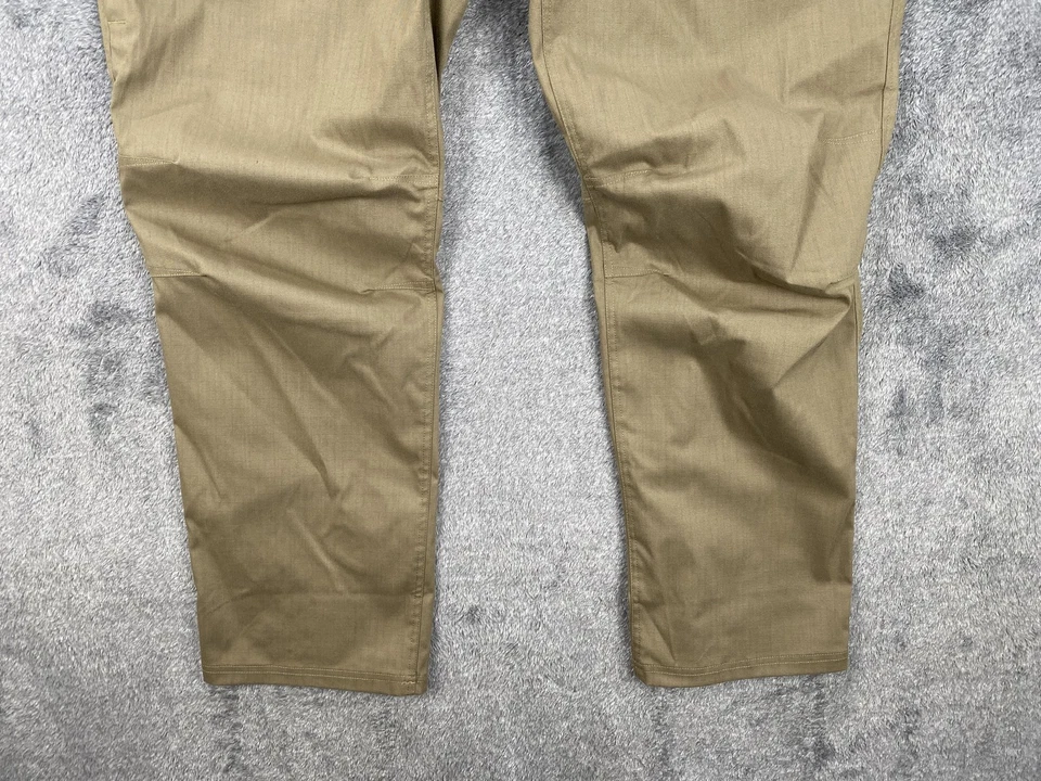 Calça Under Armour Masculina 40x32 Cáqui UA Storm Ripstop Bolsos com Zíper Externo Caminhada - Imagem 4 de 4