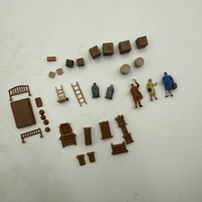 PREISER HO SCALE LOT OF 26 PIECES - FIGURES, FURNITURE, DELIVERY LOADS, & MORE