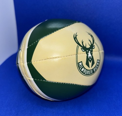 Milwaukee Bucks NBA Mini Basketball SOFT Ball Peluche 2015 Raro | Verde e Crema - Foto 2 di 8