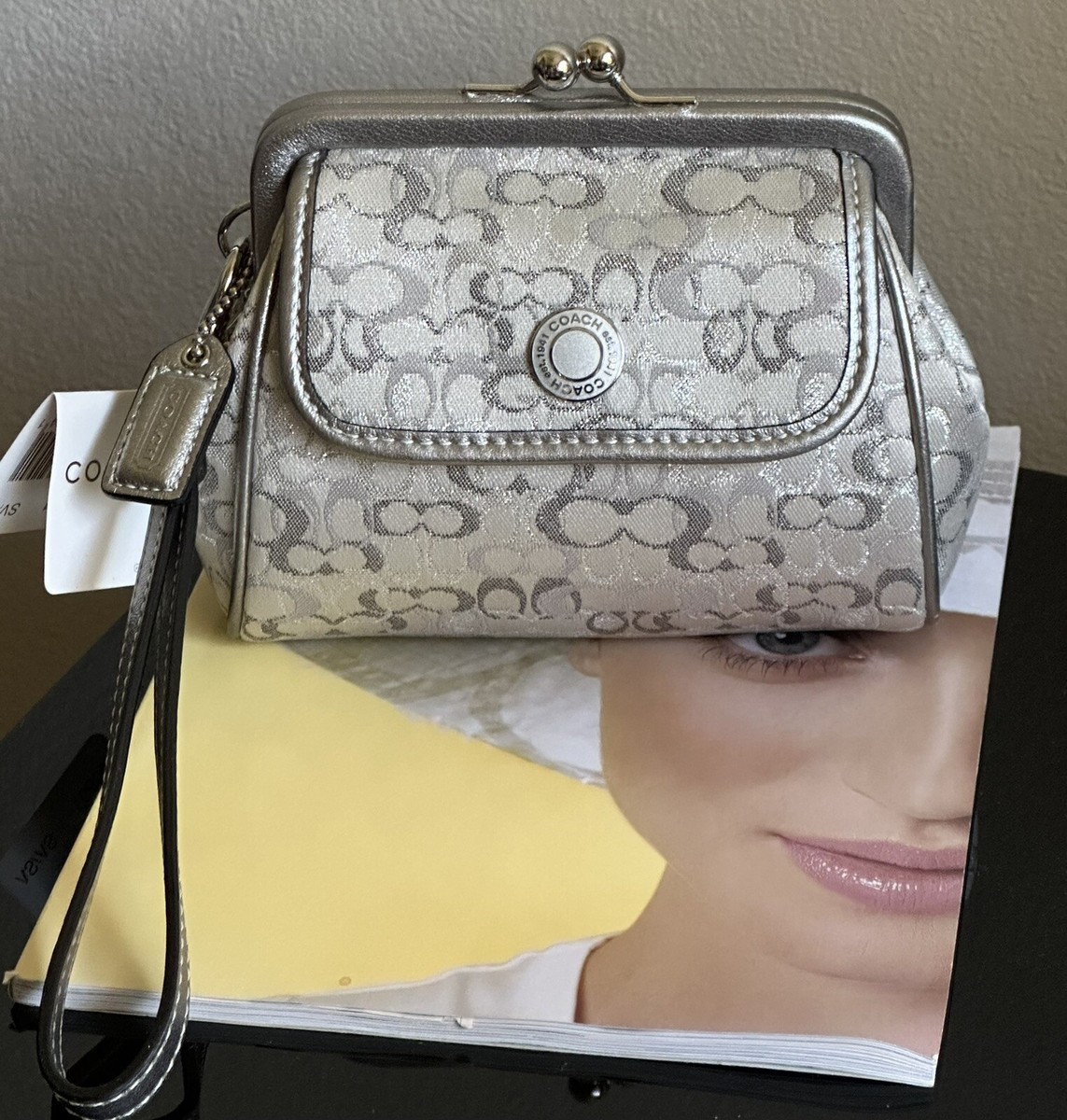 NWT COACH MADISON LUREX METALLIC SILVER FRAME KISSLOCK WRISTLET