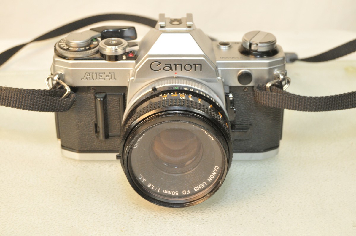 Vintage Canon AE-1 Film Camera + Canon FD 50mm 1: 1.8 Kit