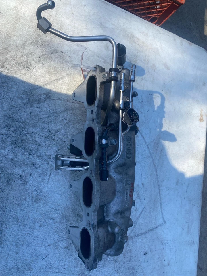 2015 - 2017 AUDI Q5 Utility 2.0L (turbo) w/o Hybrid Upper Engine Intake Manifold - Image 2 of 4