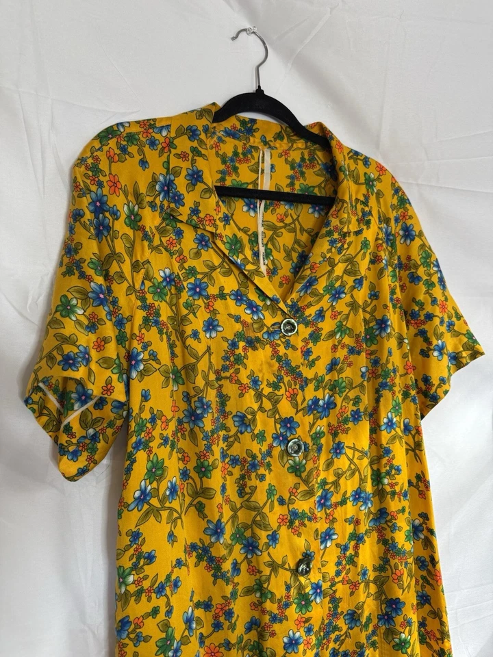 Vestido o cárdigan vintage años 70 vibrante floral estampado a mano tela abotonada Foto 2 de 4