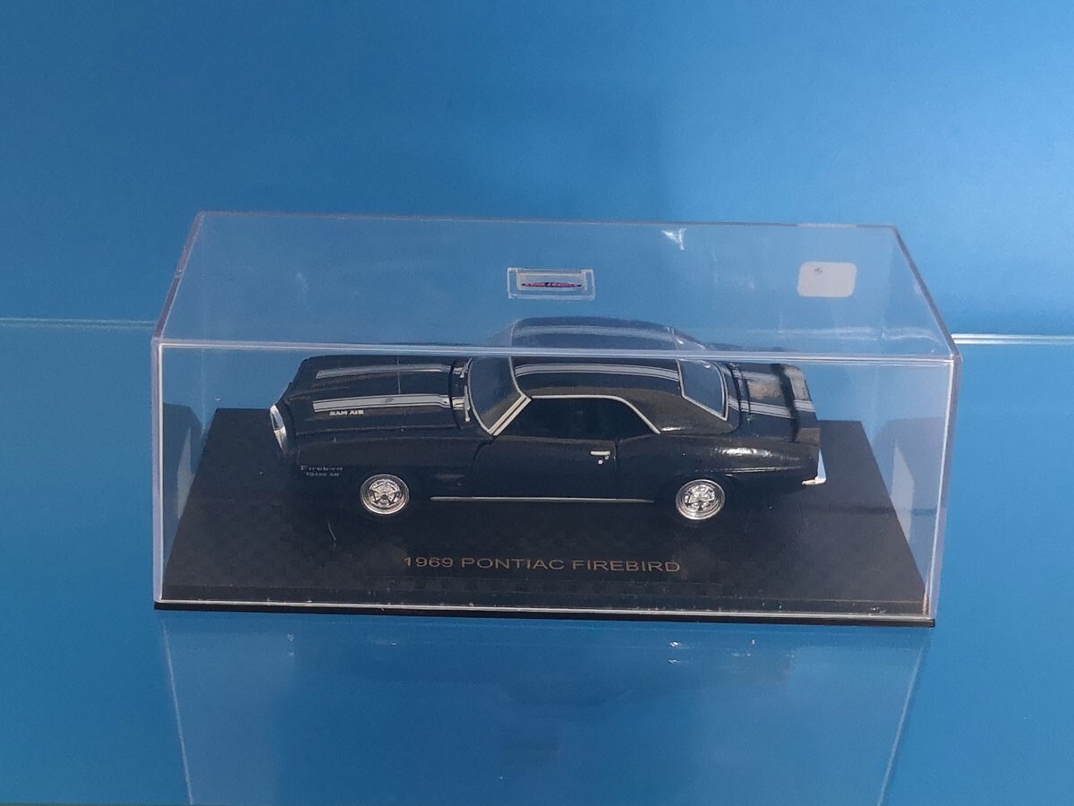 Miniatura Pontiac Trans Am 1969 1:18 Yatming Leia Descrição