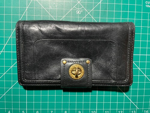 Marc by Marc Jacobs Turnlock Leather Wallet EUC