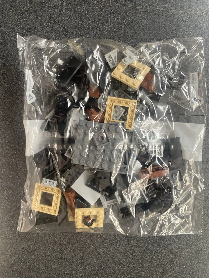 New. Sealed. Lego DC Batman Arkham Asylum 76300 CATWOMAN Minifigure - Image 3 of 4