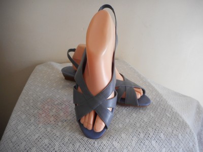 naturalizer size