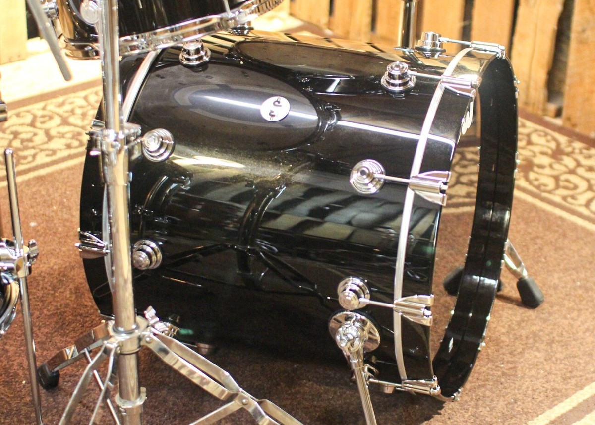 DW Collector's Birch Metallic Black Drum Set - 22,10,12,13 DW Collector's Birch Metallic Black Drum Set - 22,10,12,13