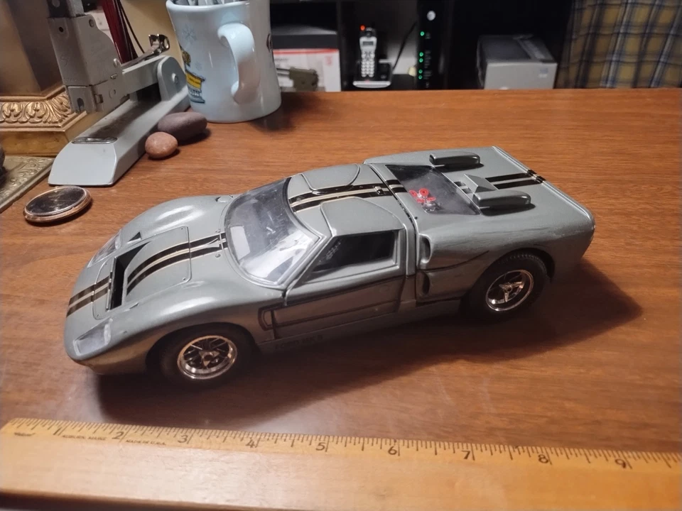 1/18 Universal Hobbies Ford 3008 GT40 - Image 4 of 4