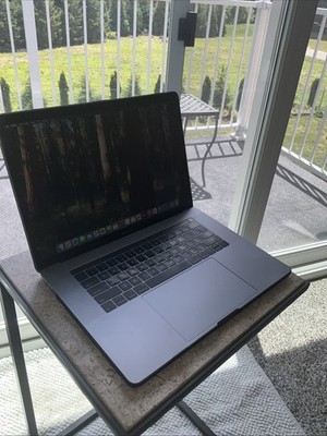 Apple MacBook Pro A1990 2018 Model, 15-inch, I7 @2.60GHz, 16GB RAM, 500GB SSD