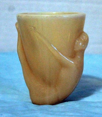 MID CENTURY VINTAGE McKEE GLASS CARAMEL COLORED BOTTOMS UP SHOT GLASS