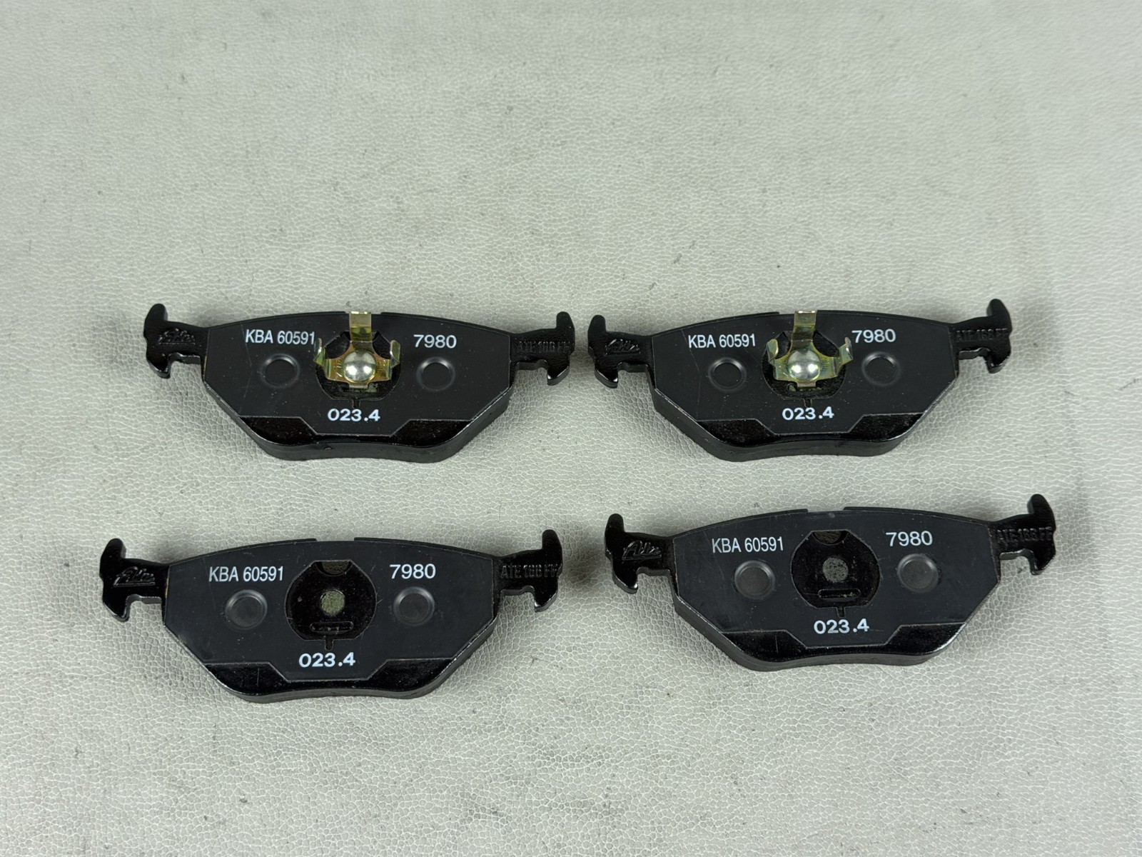 NEW! 1999-2002 Rolls-Royce Silver Seraph Rear Brake Pads Set OEM (PC29651PA)