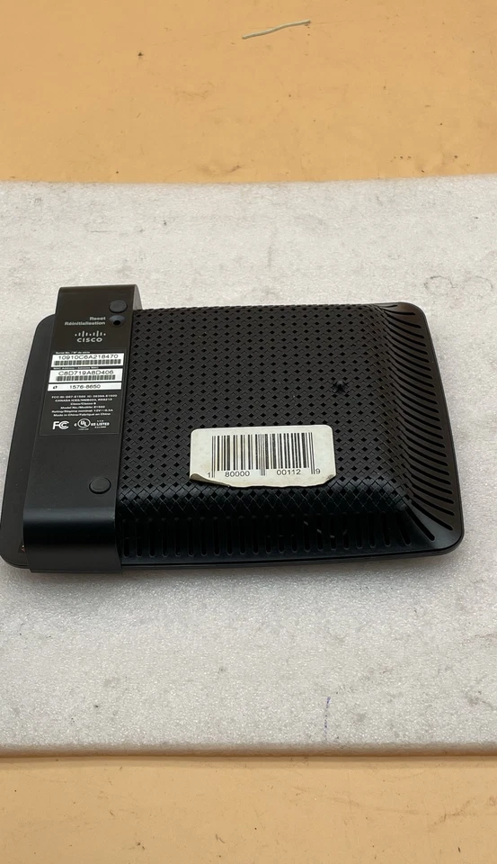 Cisco Linksys E1500 300 Mbps Wireless‑N Router 4‑Port Gigabit Switch Unit Only  - Image 4 of 4