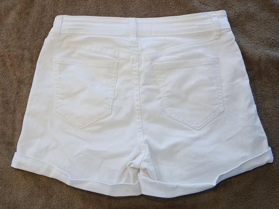 Pantalones cortos elásticos con puños de mezclilla blancos para mujer LC Lauren Conrad talla 6 Foto 2 de 4