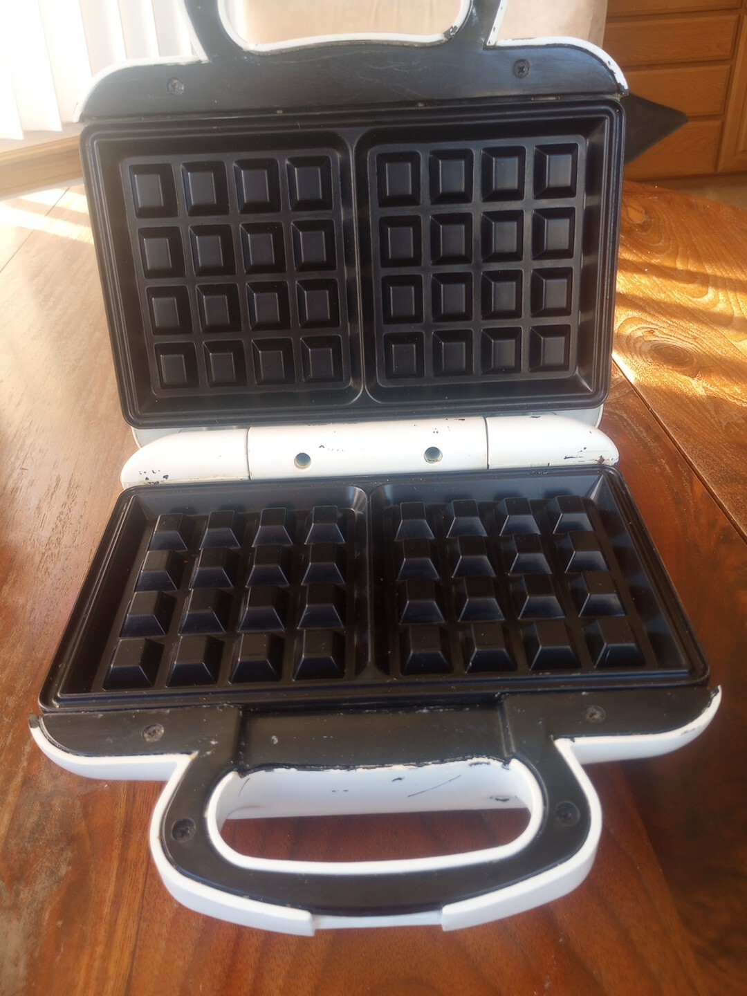 Vtg Chefmate 2 Slice Waffle Maker White Standard Model: CMWB2 120V 640W Tested 