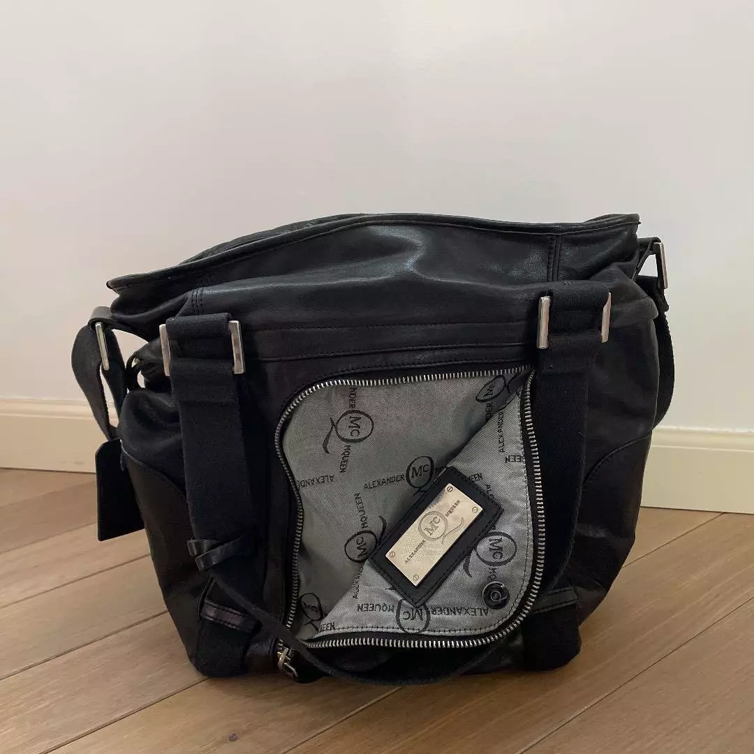Alexander mcqueen 2025 messenger bag mens