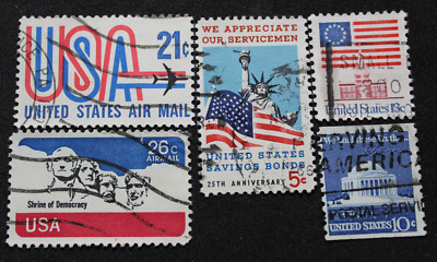 Lot Of 5 Stamps United States Flags And Edificios. Years 60 - 70