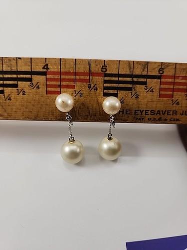 Pendientes de clip Trifari clásicos vintage tono plata perla aspecto colgante - Imagen 1 de 4