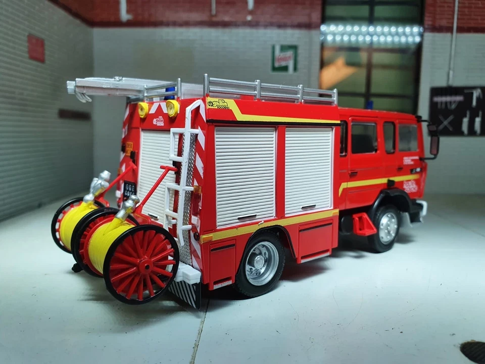 Renault S180 Fire Engine 1993 French VI Midliner 1:43 Scale Diecast Model Salvat - Image 2 of 4