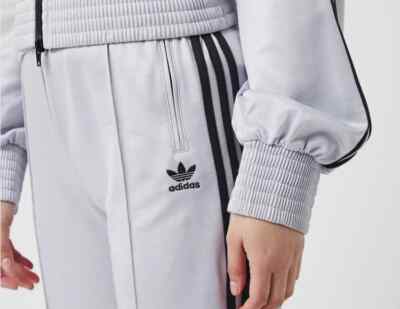 アディカラー クラシックス ハイシャイン ストレートレッグ　M　HF7529 adidas（アディダス）の「アディカラー クラシックス ハイ