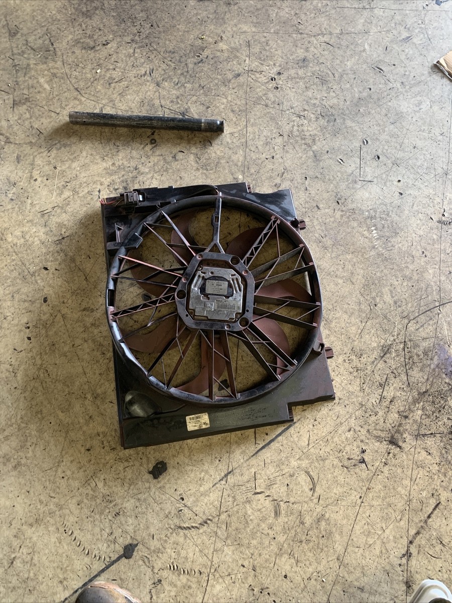 BMW 5 SERIES E60 E61 cooling Radiator fan 7561712 7791548 520D