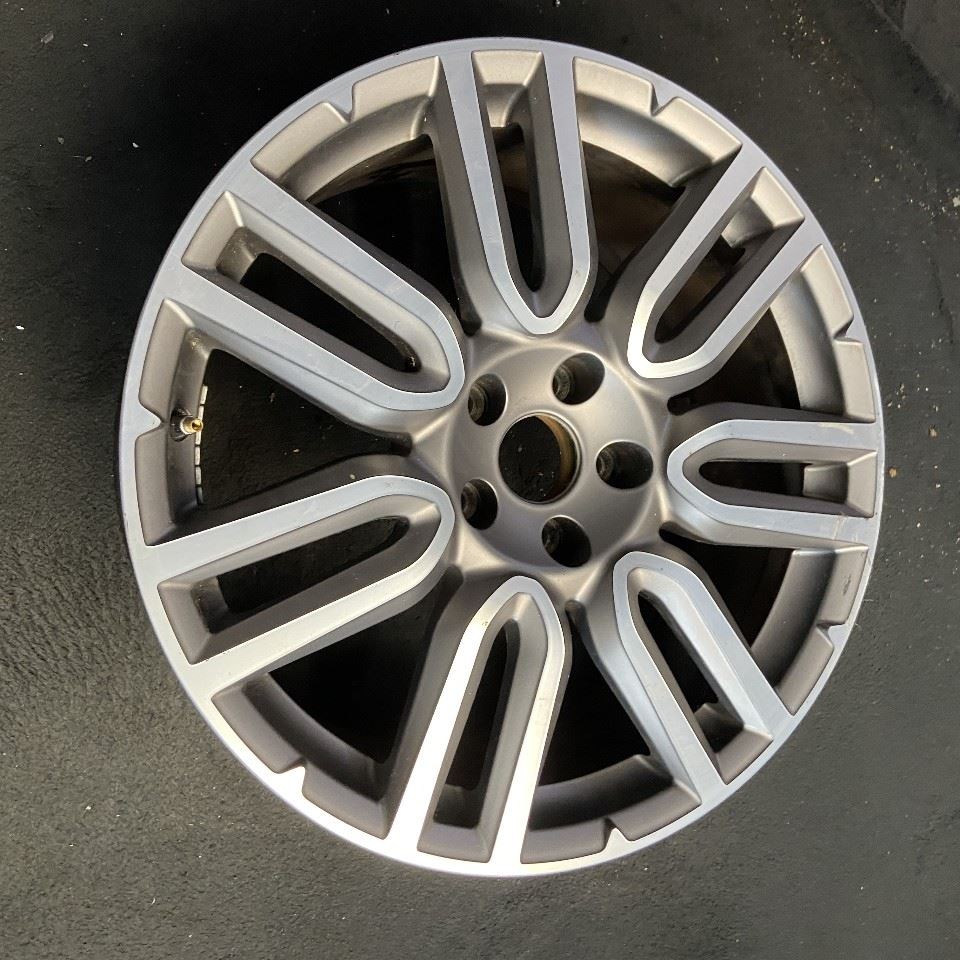 Maserati Ghibli 2016-2018 Front Wheel P/N 670010628