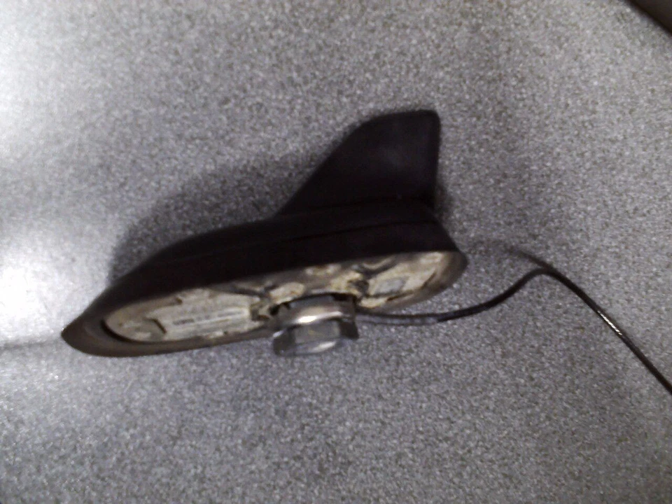 Dachantenne GPS Navigationssystem VW Passat Variant 2.0 TDI Bluemotion - Bild 3 von 4