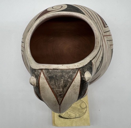 Polychrome Badger-Shaped Vessel – Geometric Motifs, Cream Background - Picture 12 of 12