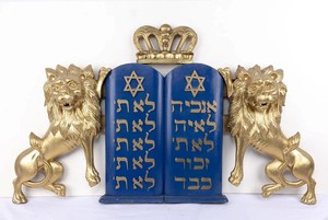 A LARGE PAIR OF WOODEN TORAH ARK LIONS. American, 20th century.